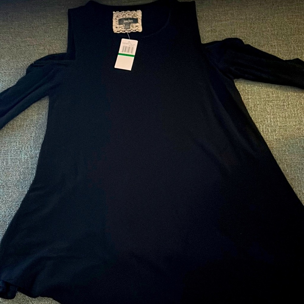 Cold shoulder knit top